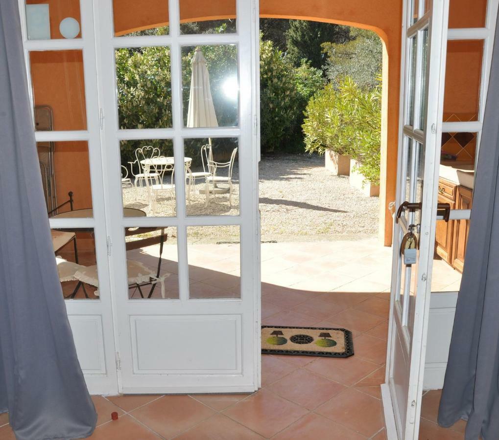 Mas Des Oliviers Bed & Breakfast Saint-Marc-Jaumegarde Exterior photo